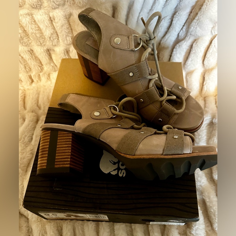 😊Sorel, pebble leather, size 9.5, never worn. Soft & gorgeous! 😀